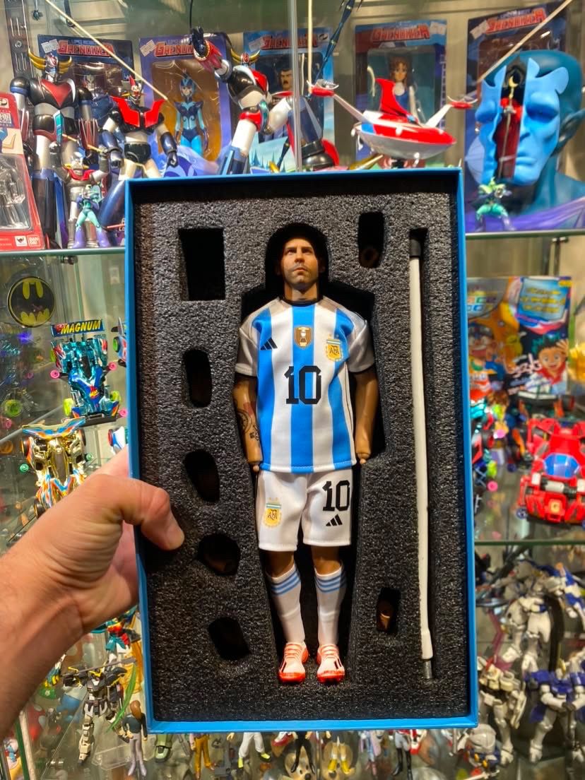 مجسم لاعب كرة قدم بزي الأرجنتين رقم 10